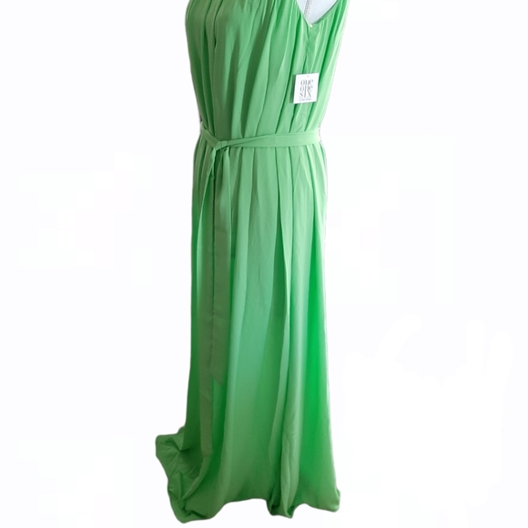 💚 Green Halterneck Maxi Dress - Picture 5 of 5